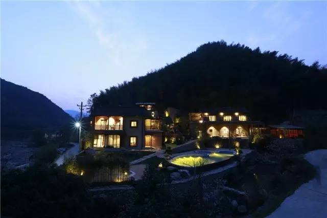 青龙坞的寂静山谷里,遥望星河耿耿